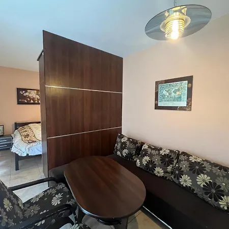 Riverside & Mountain View Apartment