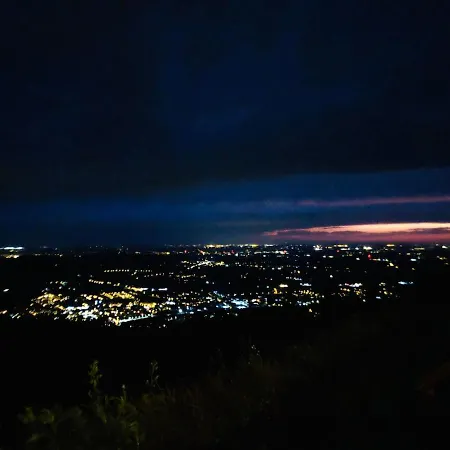 Riverside & Mountain View דירה *