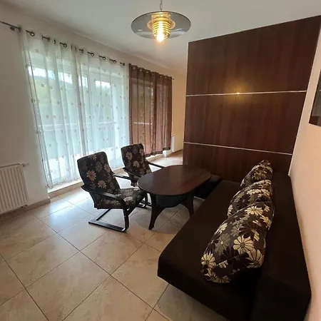 Riverside & Mountain View Apartment