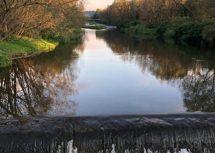 Riverside & Mountain View דירה *