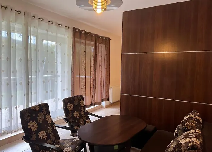 Riverside & Mountain View דירה