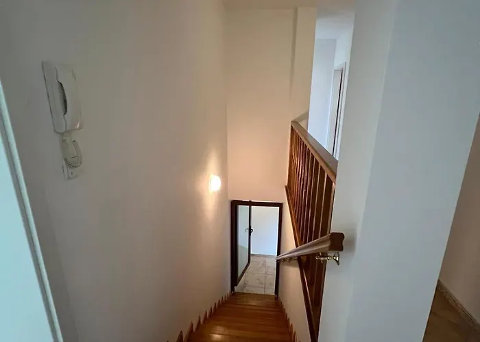 Riverside & Mountain View * אוסטראון