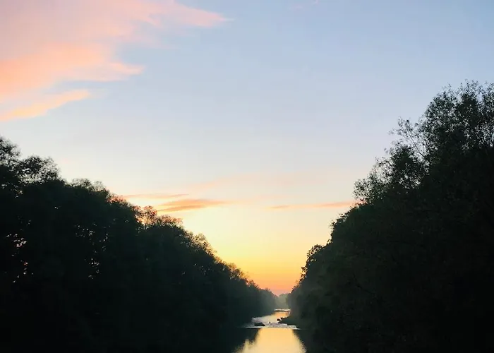 Riverside & Mountain View אוסטראון