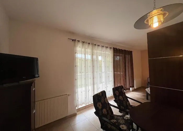 Riverside & Mountain View דירה *