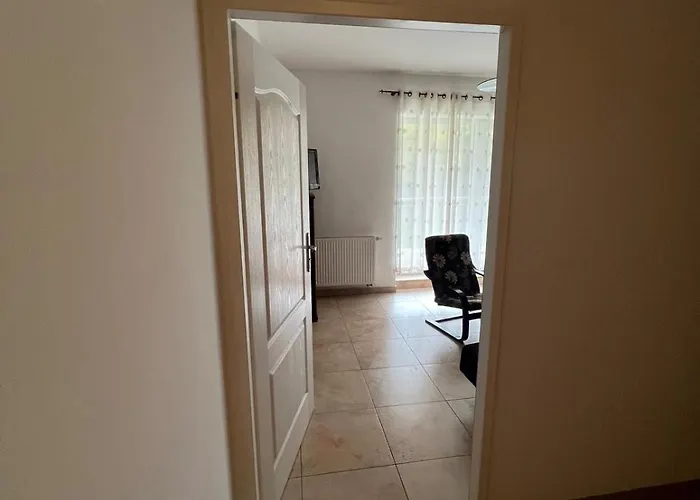 Riverside & Mountain View אוסטראון