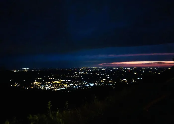 Riverside & Mountain View דירה *