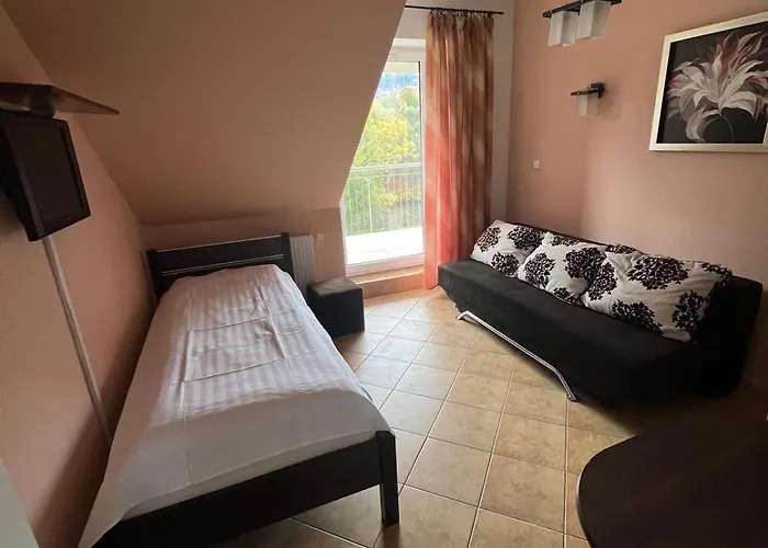 Riverside & Mountain View דירה *