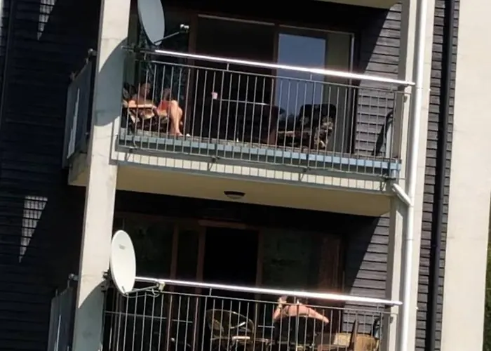 Riverside & Mountain View דירה