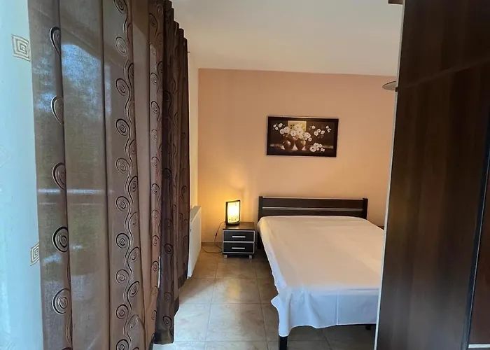 Riverside & Mountain View דירה *